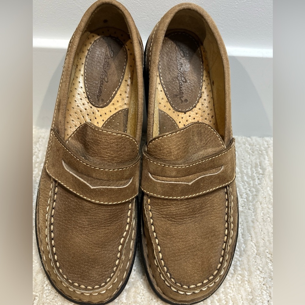 Eddie Bauer Brown Leather Slip-On Loafers Women size 6.5